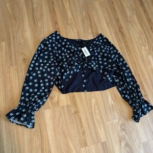 NWT Cider Blue Floral Long Sleeve Crop Top Ring Peephole Slit Detail Size 4X